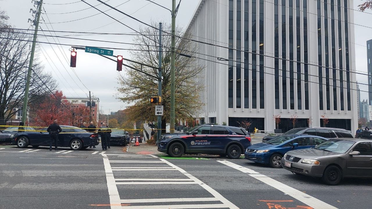 Ατλάντα: Γυναίκα τυλιγμένη με παλαιστινιακή σημαία αυτοπυρπολήθηκε έξω από το ισραηλινό προξενείο