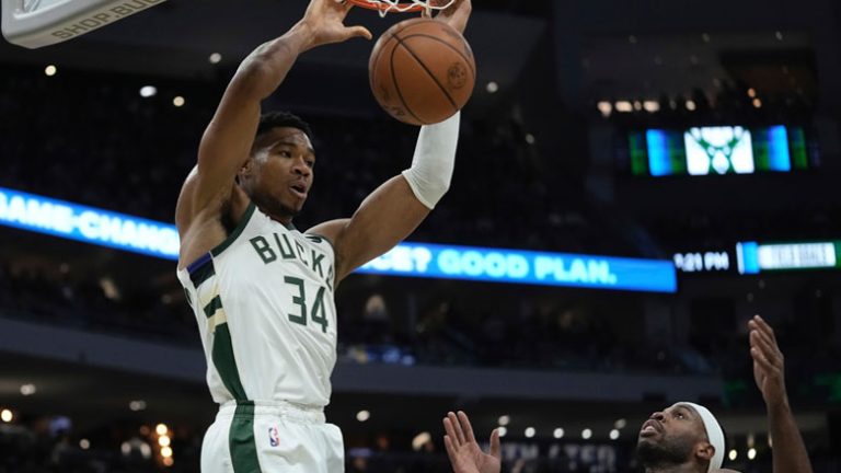 Διαστημικός Αντετοκούνμπο διέλυσε τους Πέισερς (140 -126) με ρεκόρ καριέρας 64 πόντων