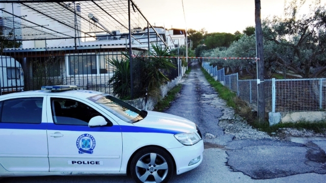 Πατροκτονία στα Καλύβια: «Όλα έγιναν εν βρασμώ ψυχής» είπε στην αστυνομία ο 16χρονος που σκότωσε τον πατέρα του (ΦΩΤΟ)