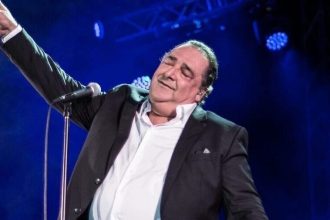 Βασίλης Καρράς: Το τελευταίο τραγούδι που έγραψε στην Εντατική και θα ερμηνεύσει ο Μακρόπουλος