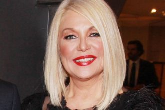 Ρούλα Κορομηλά: Η τρυφερή φωτογραφία με τη μητέρα της - «Σε κρατάω γερά» γράφει η παρουσιάστρια