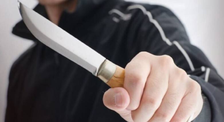 Μεσσηνία: 56χρονος μαχαίρωσε τον αδελφό του στην κεντρική πλατεία των Φιλιατρών