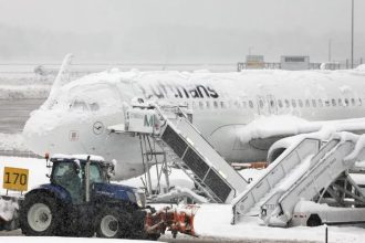 Άμστερνταμ: Δεκάδες πτήσεις ματαιώθηκαν λόγω χιονόπτωσης