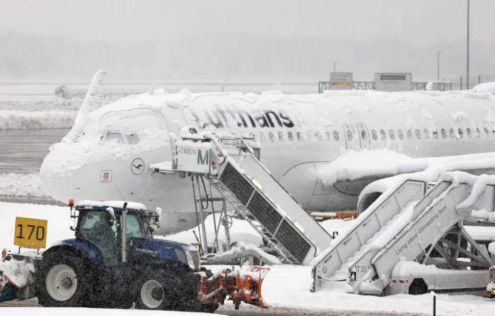 Άμστερνταμ: Δεκάδες πτήσεις ματαιώθηκαν λόγω χιονόπτωσης