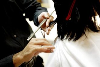 Ιταλία: Κομμωτής πουλούσε ναρκωτικά - Τον ανακάλυψαν γιατί οι πελάτες ήταν... φαλακροί!