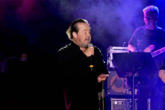 Βασίλης Καρράς: Συγκινεί ο Γιάννης Πάριος με το «αντίο» του στον αγαπημένο λαϊκό τραγουδιστή ΒΙΝΤΕΟ