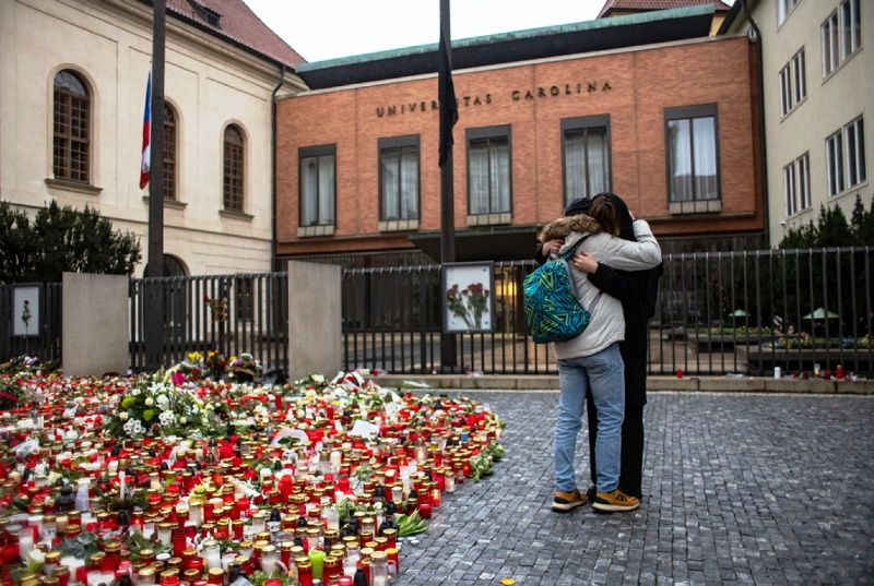 Ημέρα εθνικού πένθους στην Τσεχία - Ενός λεπτού σιγή για τα θύματα στο πανεπιστήμιο