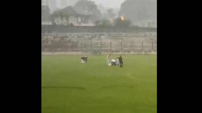 Σοκ στη Βραζιλία: Ποδοσφαιριστής χτυπήθηκε από κεραυνό εν ώρα αγώνα και σκοτώθηκε