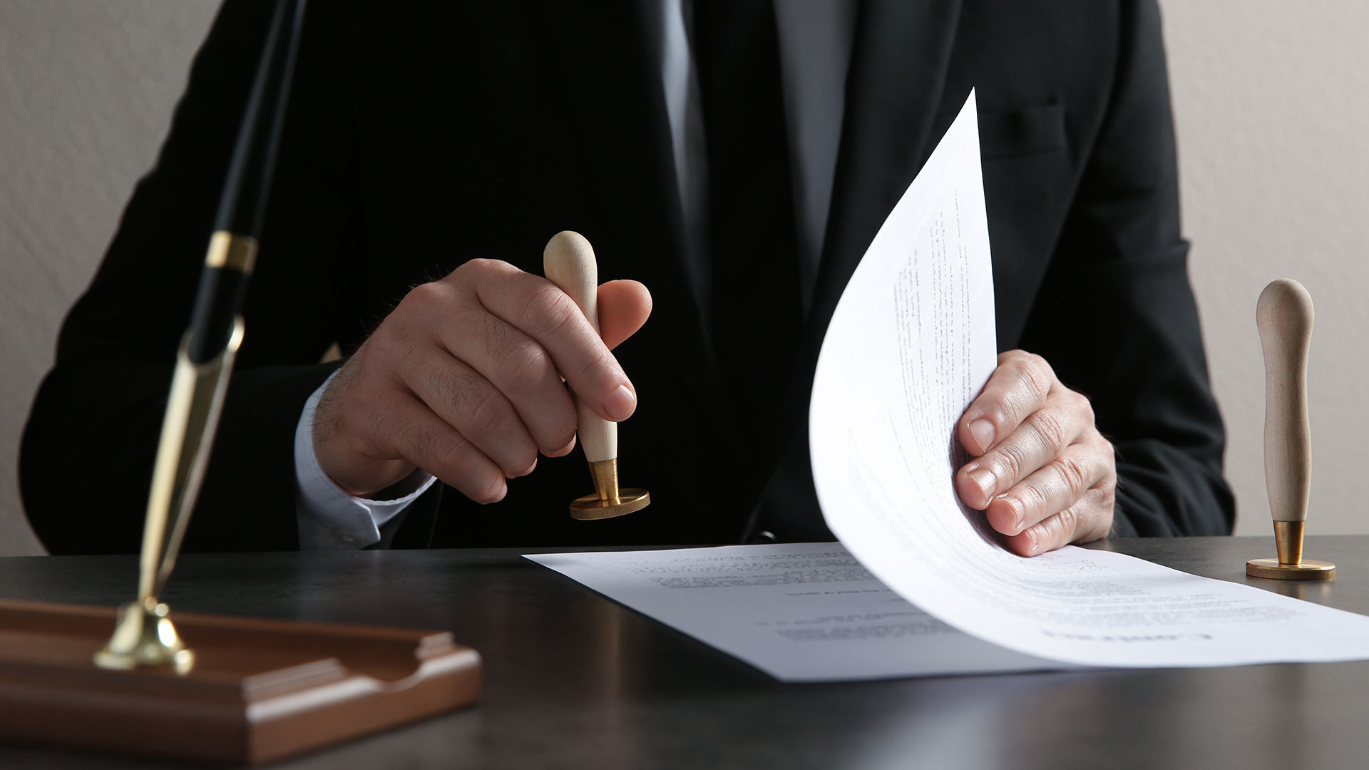 Συμβολαιογράφοι: Παρατείνουν την αποχή τους έως τις 8 Ιανουαρίου