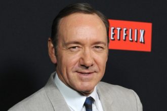 Ο Κέβιν Σπέισι επανεμφανίζεται και επιτίθεται στο Netflix - Υπάρχει εξαιτίας μου, λέει ο ηθοποιός