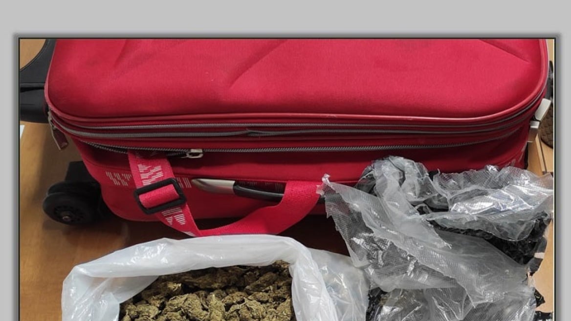 Παρέλαβε βαλίτσα με μισό κιλό κάνναβης από λεωφορείο του ΚΤΕΛ