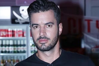 Τσιμιτσέλης: Υπάρχουν μοναχικοί άνθρωποι που έρχονται τα Χριστούγεννα στο θέατρο για να περάσουν καλά