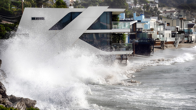 Καλιφόρνια: Γιατί απειλούνται οι κάτοικοι παράκτιων περιοχών με κύματα ύψους 12 μέτρων