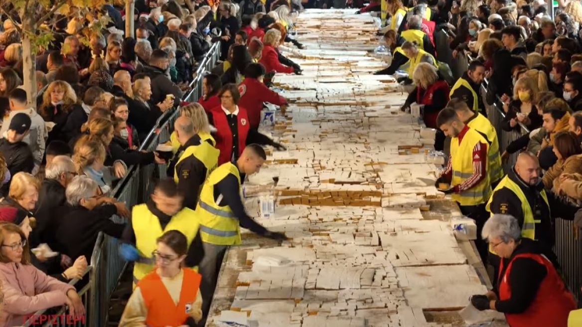 Βασιλόπιτα για γκίνες στο Περιστέρι: Ξεπέρασε τα 65.000 κομμάτια - ΒΙΝΤΕΟ