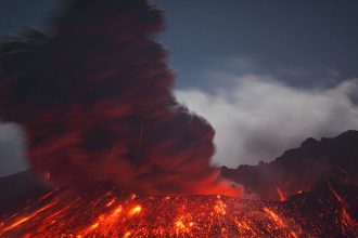 Τουλάχιστον 11 ορειβάτες νεκροί εξαιτίας ηφαιστειακής έκρηξης στην Ινδονησία