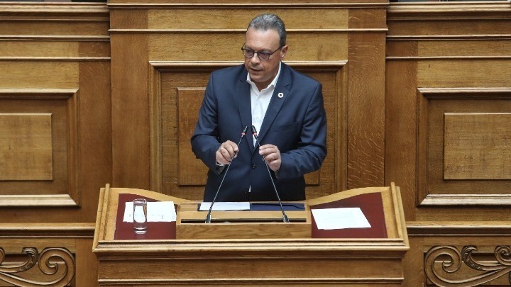 Σ. Φάμελλος: Αποσύρετε τις διατάξεις για τη φορολόγηση των ελεύθερων επαγγελματιών