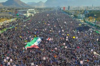 Χιλιάδες διαδηλωτές στην Υεμένη κατά του συνασπισμού υπό τις ΗΠΑ στην Ερυθρά Θάλασσα