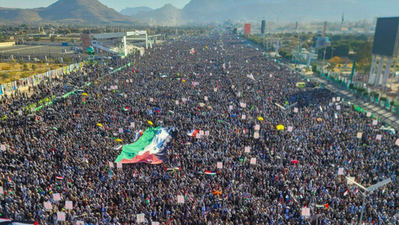 Χιλιάδες διαδηλωτές στην Υεμένη κατά του συνασπισμού υπό τις ΗΠΑ στην Ερυθρά Θάλασσα