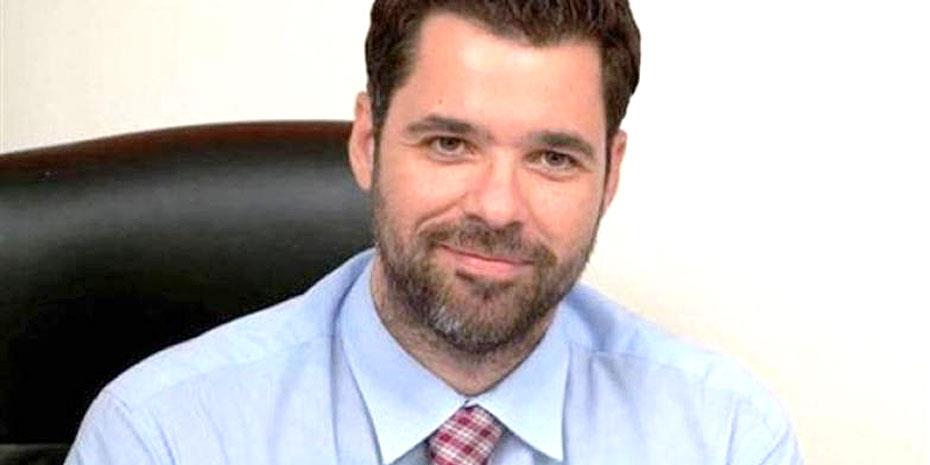Αυξημένη η ευθύνη των υπουργών για τη ρύθμιση για τα ομόφυλα, λέει ο Καλαβρυτινός υφυπουργός παρά τω πρωθυπουργώ