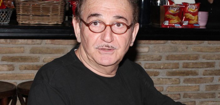 Κοντογιαννίδης: “Οι θεατές συμφώνησαν να με περιμένουν και να δουν την παράσταση, στο λέω και συγκινούμαι”