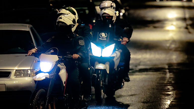 Εντοπίστηκε τεράστιο οπλοστάσιο σε σπίτι - Το ζευγάρι κατείχε δεκάδες όπλα και χειροβομβίδες