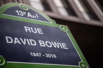 Παρίσι: Εγκαινιάστηκε δρόμος που φέρει το όνομα του Ντέιβιντ Μπόουι