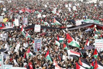 Υεμένη: Μαζικές διαδηλώσεις μετά τις αμερικανοβρετανικές επιθέσεις