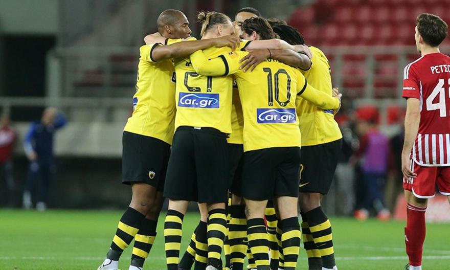 Η ΑΕΚ το διπλό στο Καραϊσκάκη, σε ματς που στιγματίστηκε από διαιτητικές αποφάσεις