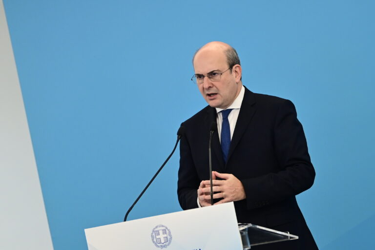 Στο υπουργικό ελάχιστη φορολογία πολυεθνικών και αιγιαλός – Έως και 80 εκατ. ευρώ ετησίως στο ταμείο