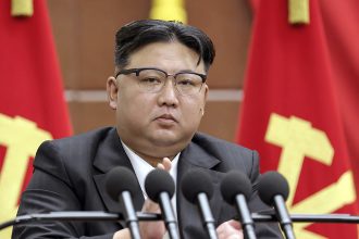 Η Βόρεια Κορέα κατεδάφισε το μνημείο που συμβόλιζε τον στόχο της επανένωσης με τη Νότια Κορέα