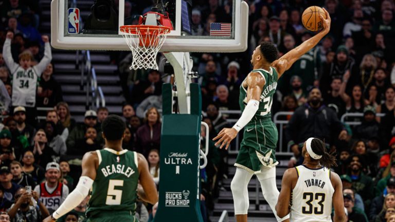 Το triple-double του Αντετοκούνμπο δεν απέτρεψε την ήττα των Μπακς από τους Πέισερς