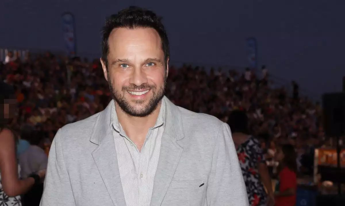 Μέμος Μπεγνής: Δώσαμε το πρώτο γκέι φιλί στην Κύπρο και δεν άνοιξε ρουθούνι