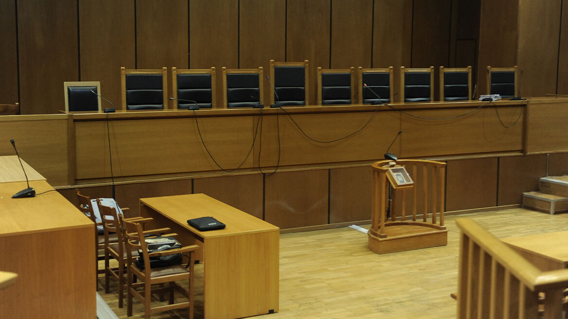 Επικουρικές συντάξεις: Στο Ανώτατο Ειδικό Δικαστήριο οι περικοπές δώρων και επιδομάτων