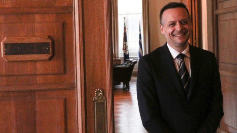 To μήνυμα του Χάρη Δούκα για το 2024: «Σας καλώ να πιστέψουμε σε μικρά και μεγάλα θαύματα»