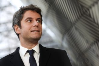 Γαλλία: Ο 34χρονος Γκαμπριέλ Ατάλ είναι ο νέος πρωθυπουργός και είναι ο νεότερος στην ιστορία της χώρας