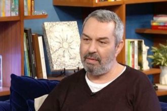 Χρήστος Χατζηπαναγιώτης: Τρόμαξα όταν μου είπε η Δανάη Μπάρκα ότι θα ασχοληθεί με την τηλεόραση