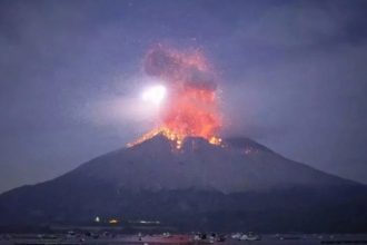 Ιαπωνία: Έκρηξη ηφαιστείου στο νησί Σουανοσέσιμασε