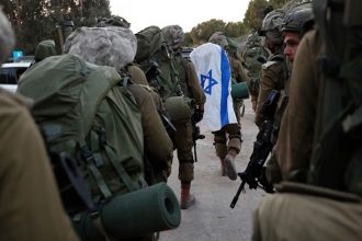 Γάζα: Νέα πλήγματα του ισραηλινού στρατού στη Χαν Γιούνις – Οικογένειες ομήρων ζητούν να κλειστεί συμφωνία