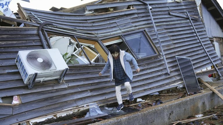 Ιαπωνία: Τουλάχιστον 92 νεκροί και 242 αγνοούμενοι από τα 7,6 Ρίχτερ