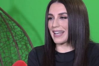 Ιουλία Καλλιμάνη: «Ο πατέρας μου υπάρχει μέσα μου και πιστεύω ότι με βλέπει»