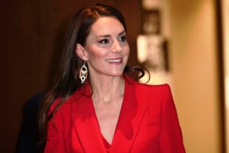 «Φουντώνουν» τα σενάρια για την υγεία της Κέιτ Μίντλετον - «Κάτι δεν πήγε καλά στη μετεγχειρητική περίοδο»