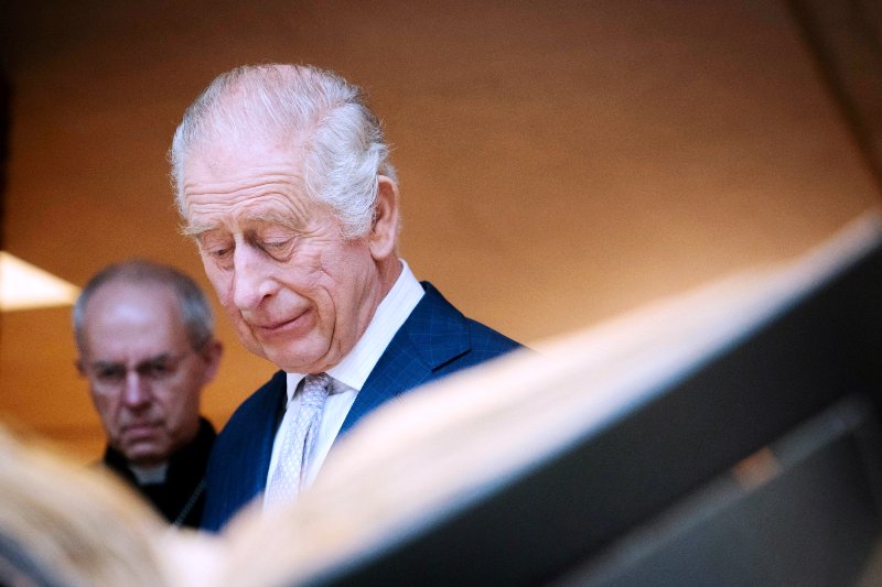 Ο βασιλιάς Κάρολος φεύγει από το νοσοκομείο μετά από τρεις ημέρες