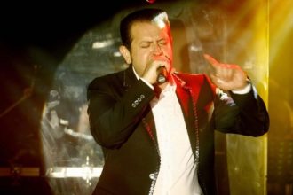 Στην εντατική σε κρίσιμη κατάσταση ο τραγουδιστής Χάρης Κωστόπουλος