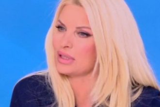 Μενεγάκη: “Δεν ξέρω πως είναι να γνωρίζεις ότι δεν είναι δικό σου παιδί και να το προσφέρεις σε αυτούς που ανήκει”