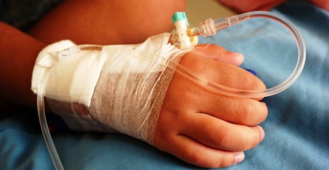 Είχε νοσηλευτεί ξανά στο νοσοκομείο ο 4χρονος μετά από βίαιο ξυλοδαρμό - Σε κώμα το αγοράκι