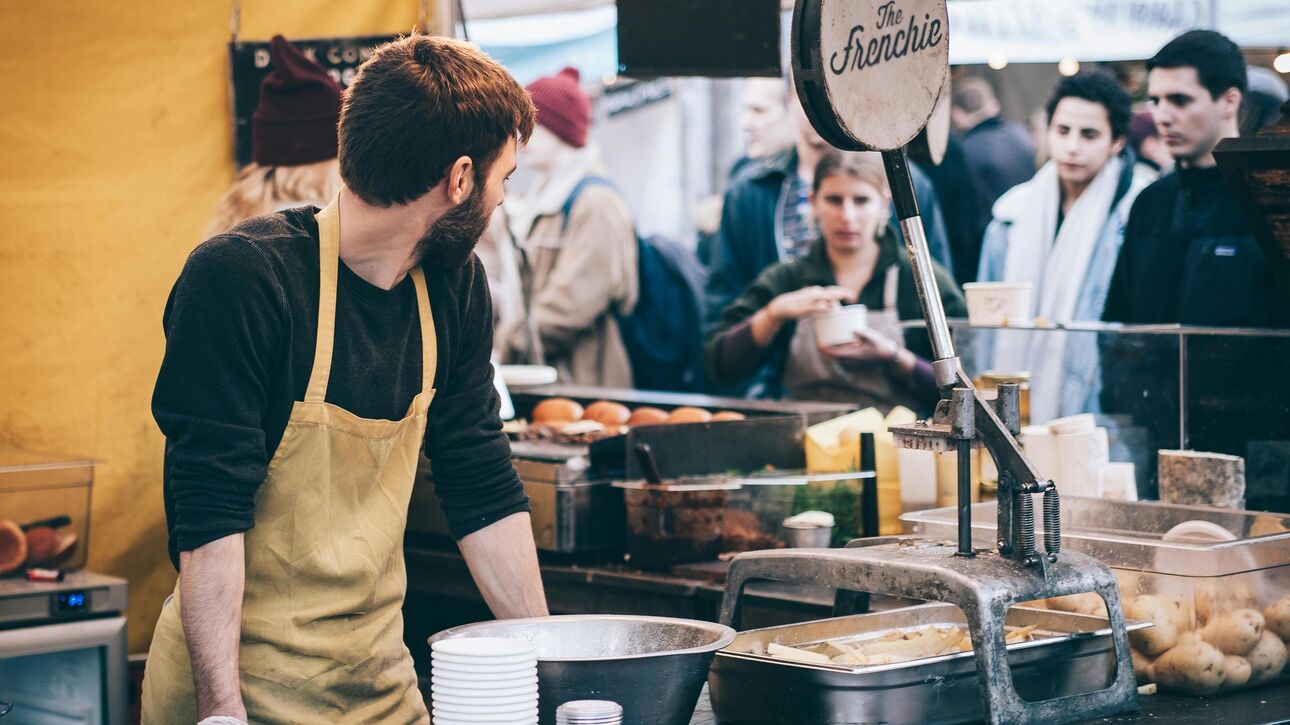 Μικρές και πολύ μικρές επιχειρήσεις: Πώς θα πάρετε επιδότηση έως 100.000 ευρώ