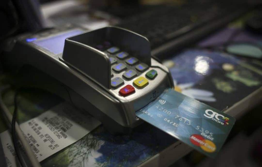 Ελεύθεροι επαγγελματίες: Υποχρεωτική η χρήση POS και οι συναλλαγές με IRIS