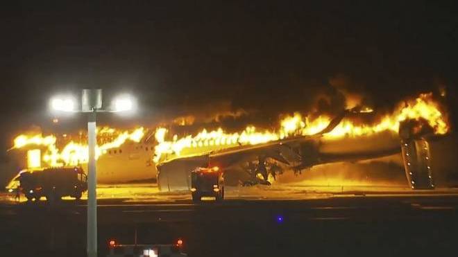 Τραγωδία στο αεροδρόμιο της Ιαπωνίας: Nεκροί τουλάχιστον 4 επιβάτες του αεροπλάνου της ακτοφυλακής - ΒΙΝΤΕΟ