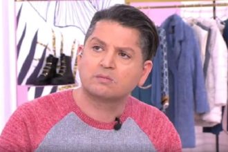 Γιάννης Πουλόπουλος: «Αποδέχθηκα την πρόταση γάμου του συντρόφου μου και θα παντρευτούμε το καλοκαίρι»