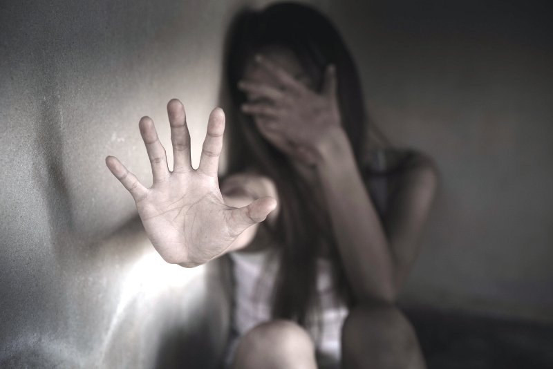 Φρίκη: Βίαζε την ανήλικη κόρη της συντρόφου του από τα 8 της χρόνια! Την απειλούσε ότι θα δημοσιεύσει γυμνή φωτογραφία της